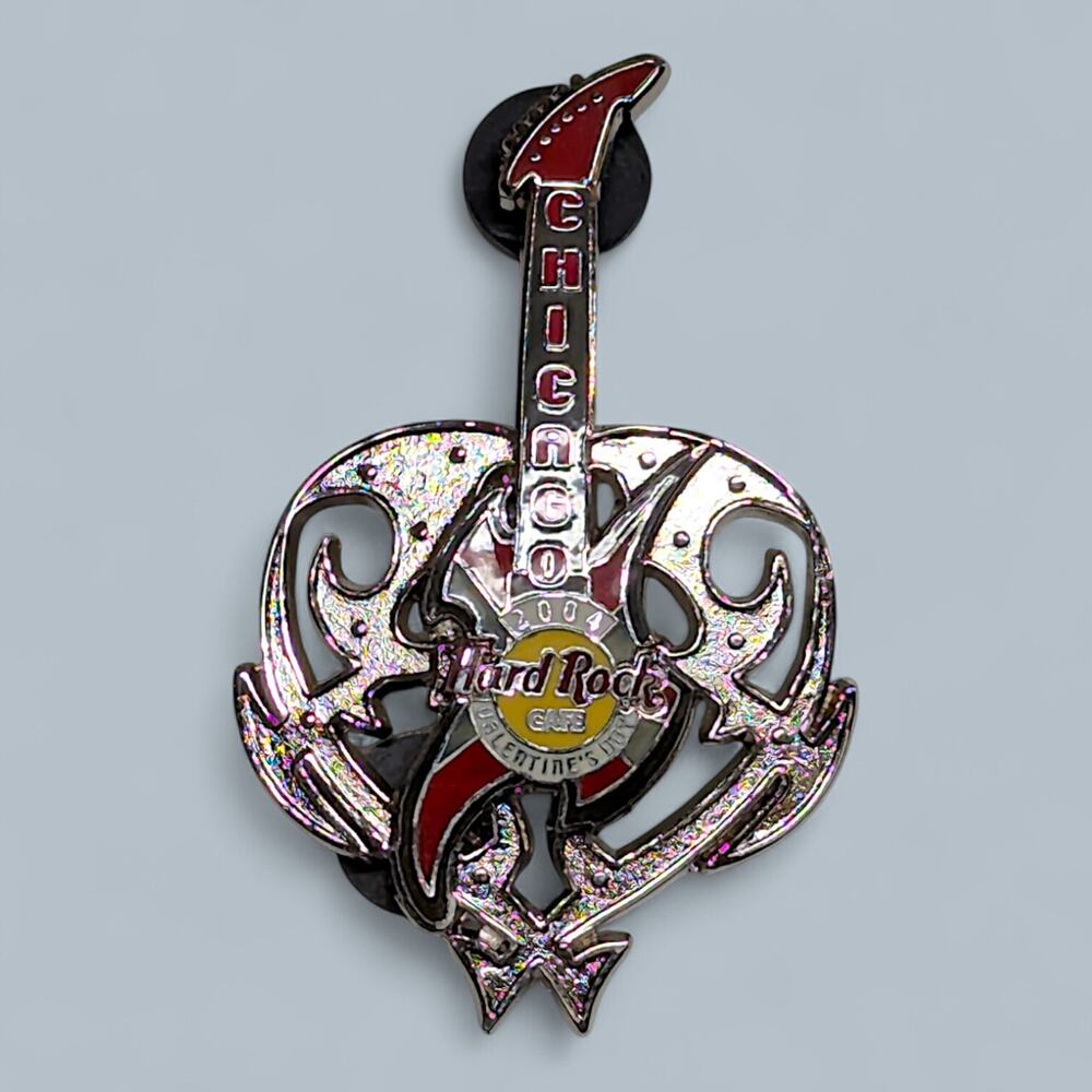 Hard Rock Pin 2004 Chicago Valentines Day Symbolic Cut Out Heart Guitar